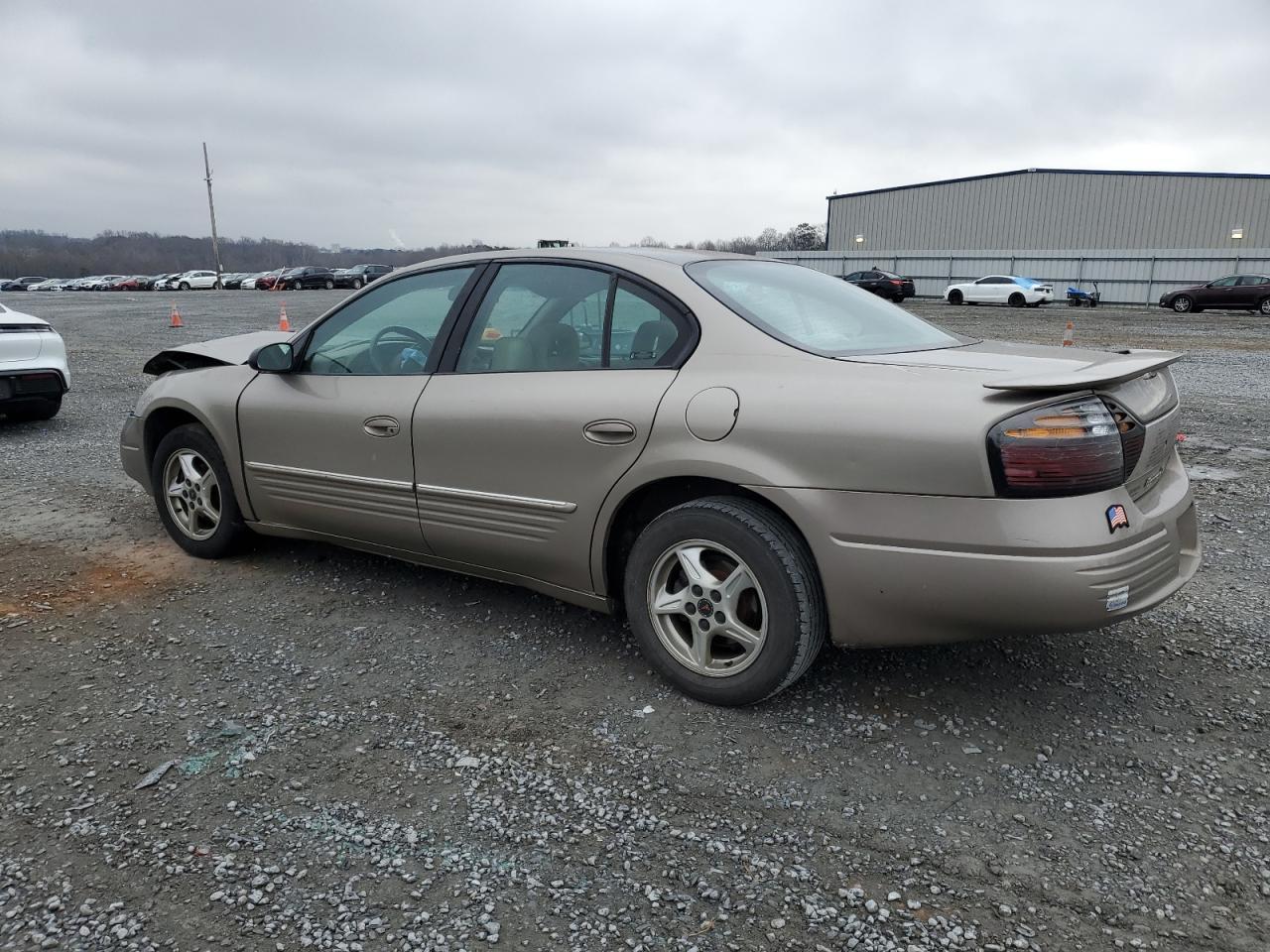 2002 Pontiac Bonneville Se - Image 2