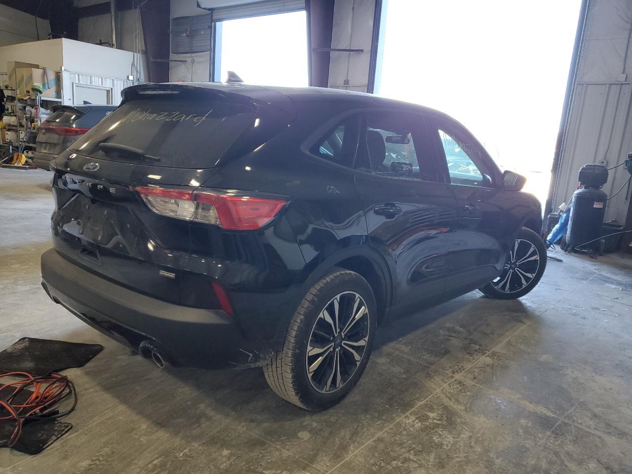 2022 Ford Escape Se - Фото 3