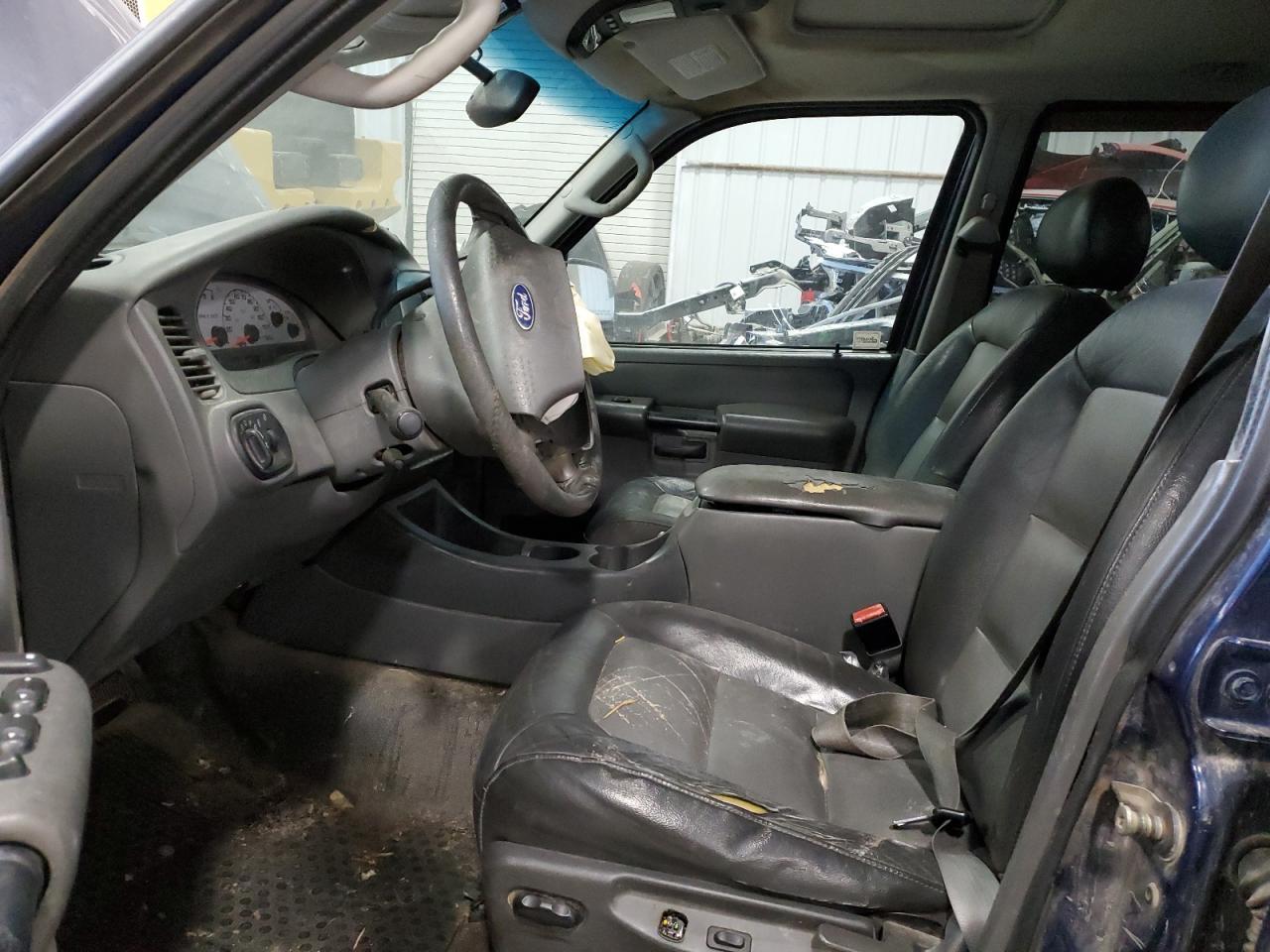 2004 Ford Explorer - Фото 7