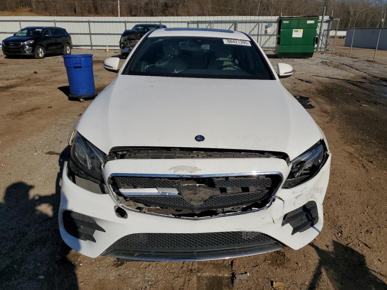 2017 Mercedes-Benz E 300 4Matic - Фото 5