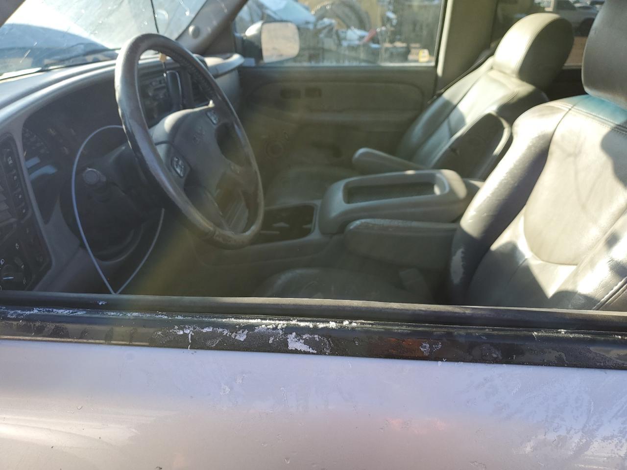 2005 GMC Sierra K1500 Heavy Duty - Image 7
