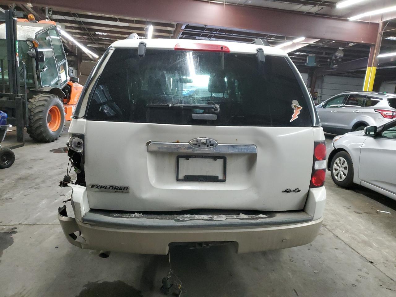 2010 Ford Explorer Eddie Bauer - Фото 6