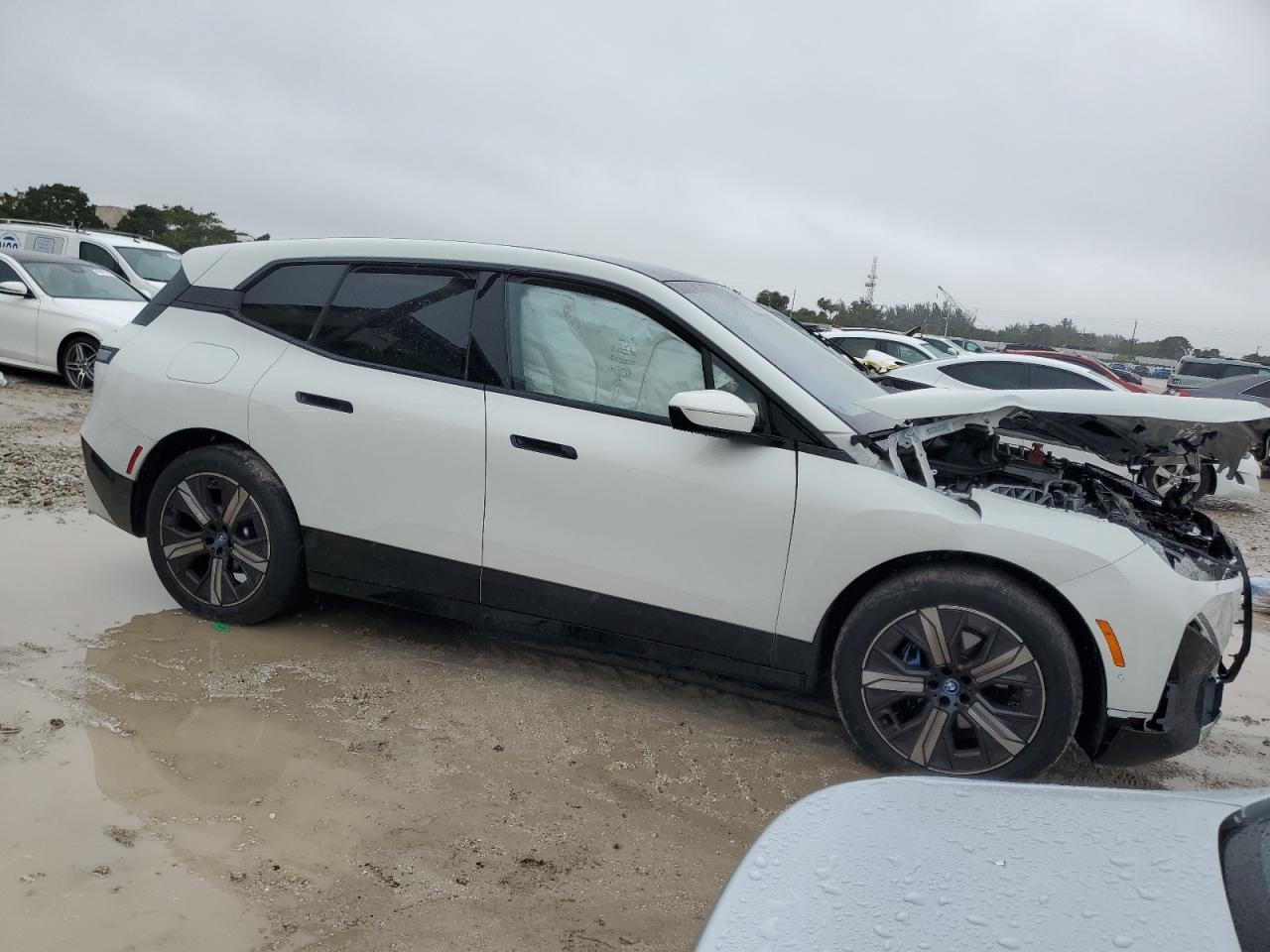 2025 BMW Ix xDrive50 - Фото 4