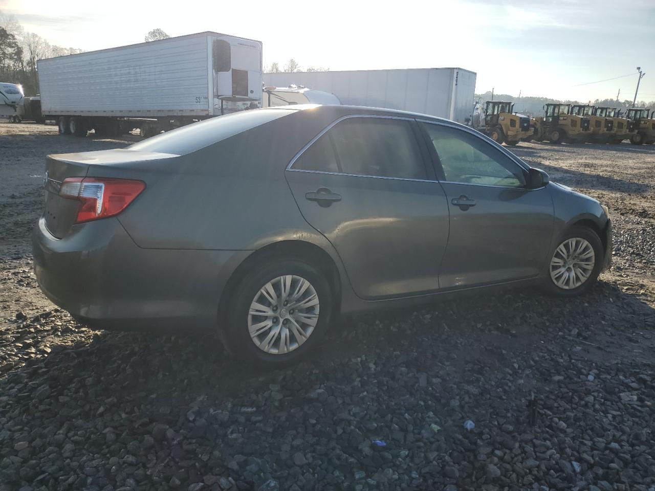 2014 Toyota Camry L - Image 3