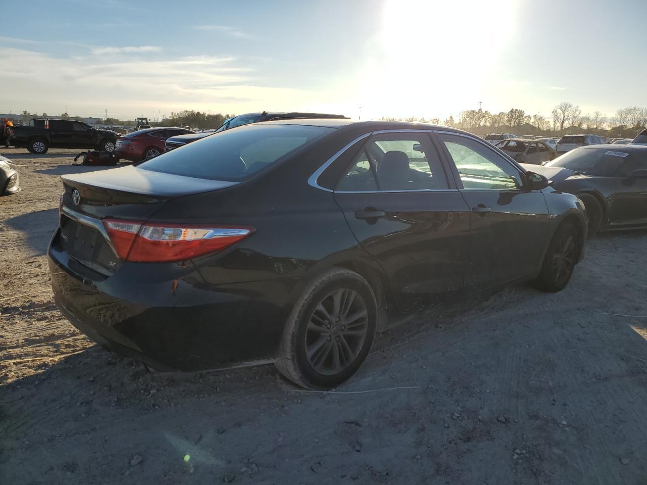 2015 Toyota Camry Le - Фото 3