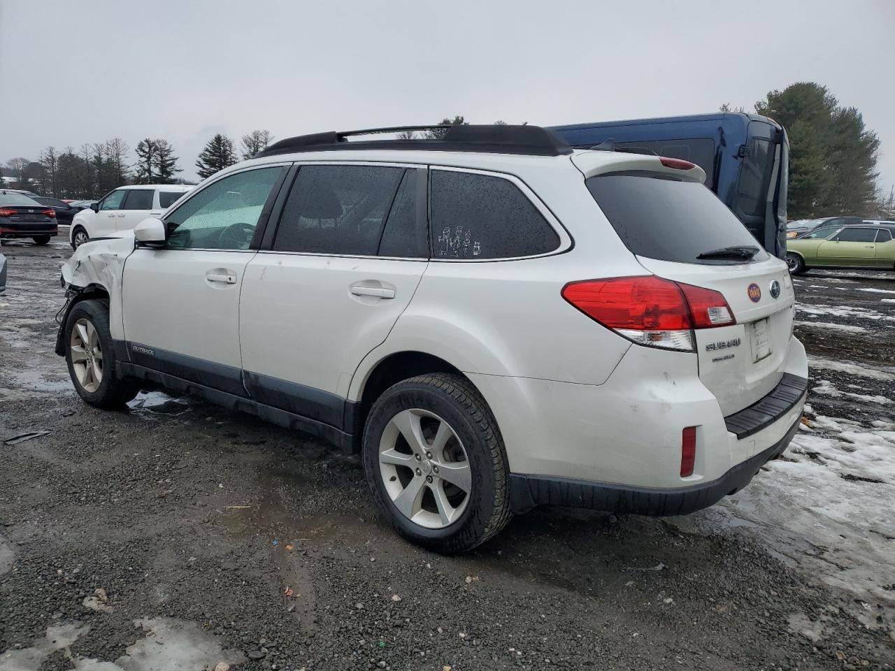 2013 Subaru Outback Li - Фото 2