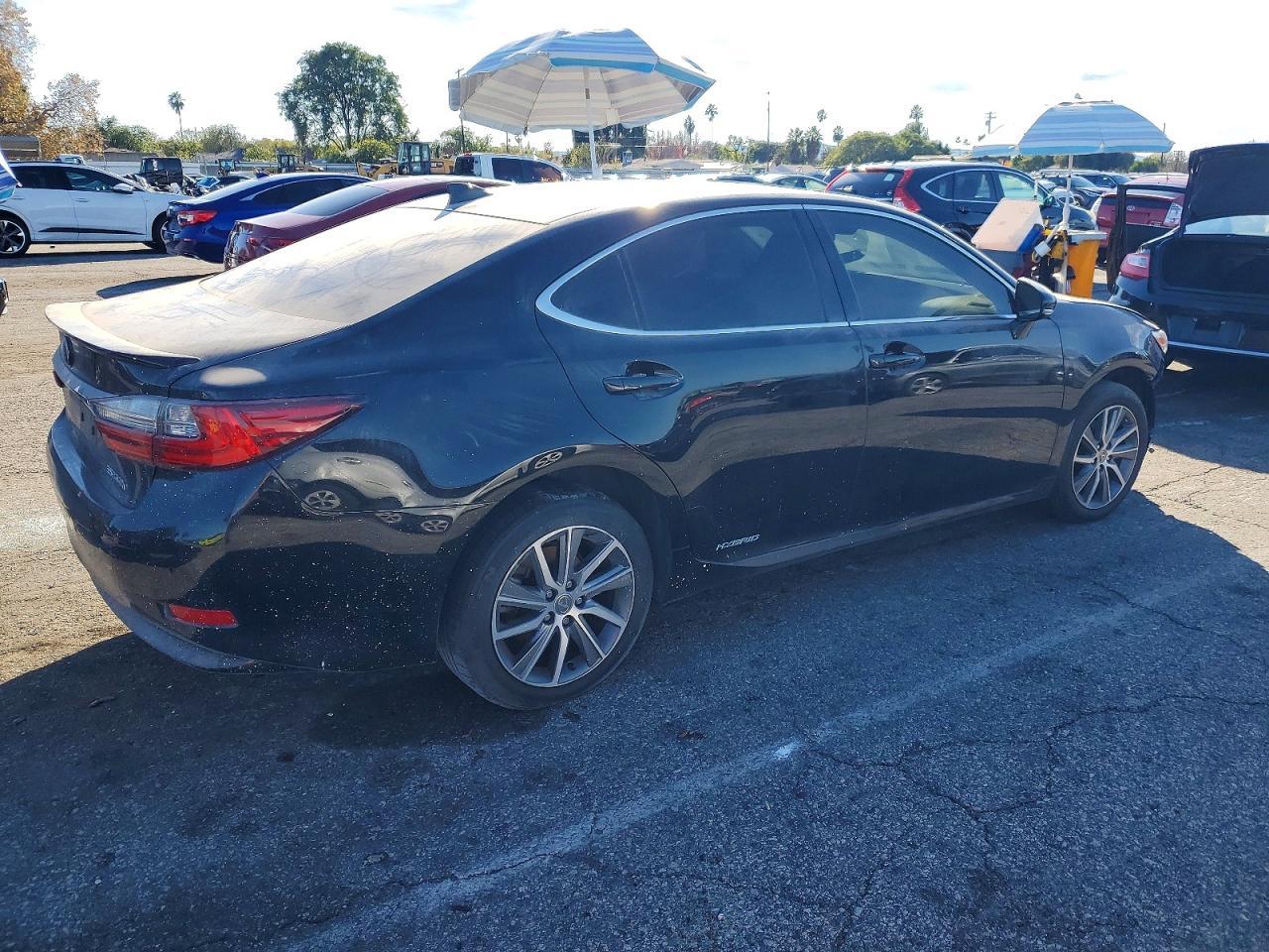 2017 Lexus Es 300H - Фото 3