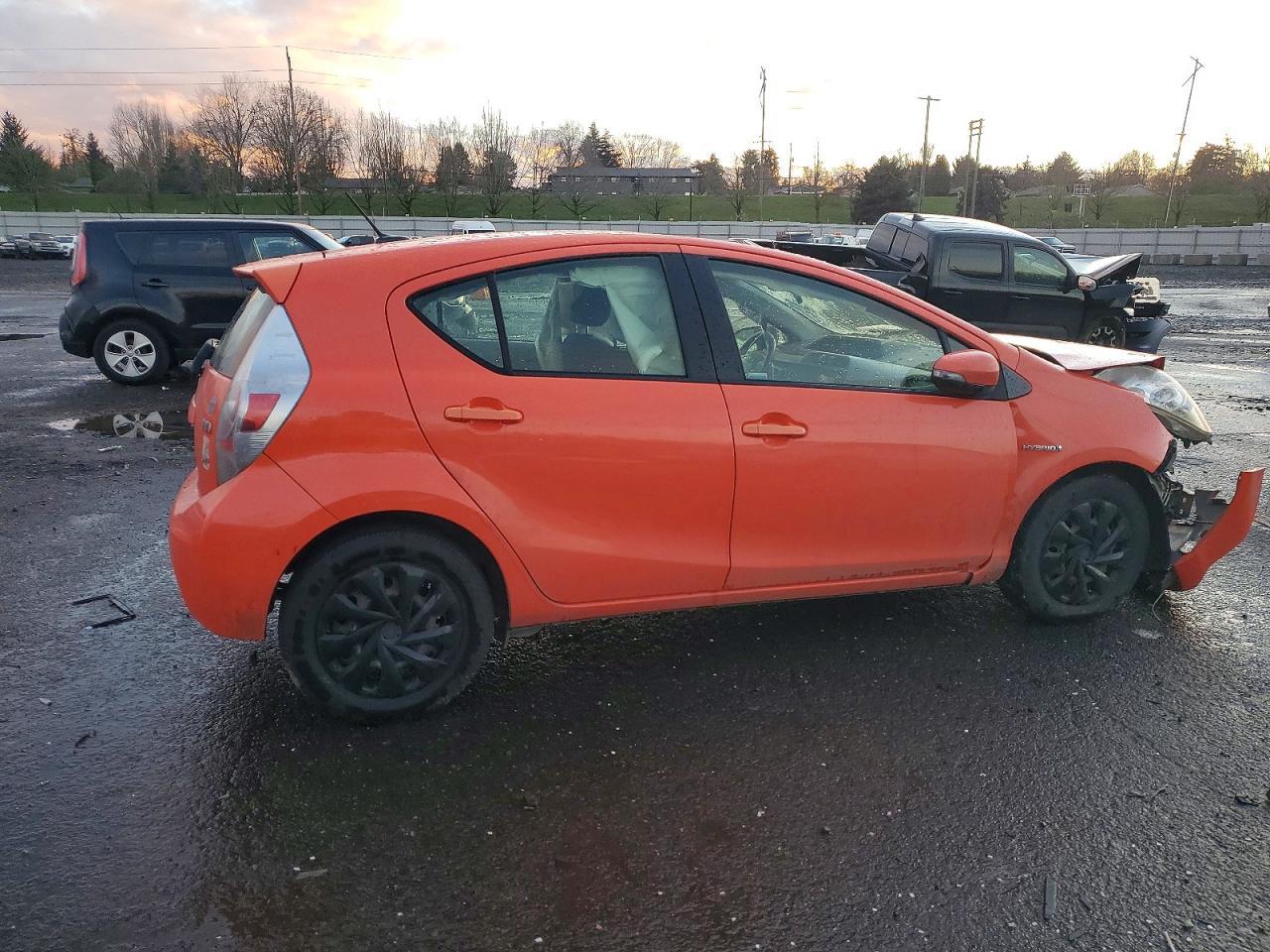 2012 Toyota Prius C Three - Фото 3