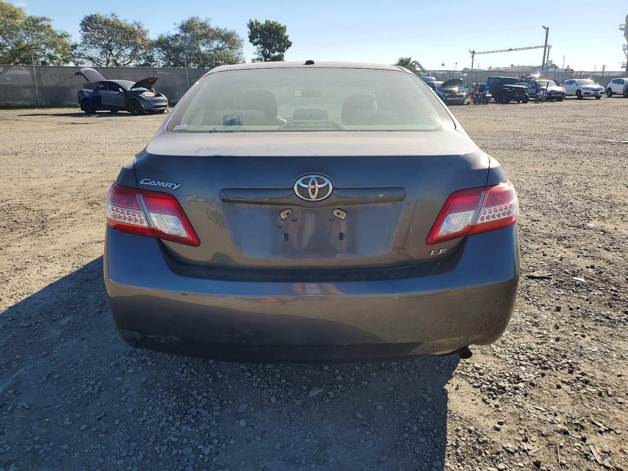 2010 Toyota Camry Base - Фото 6