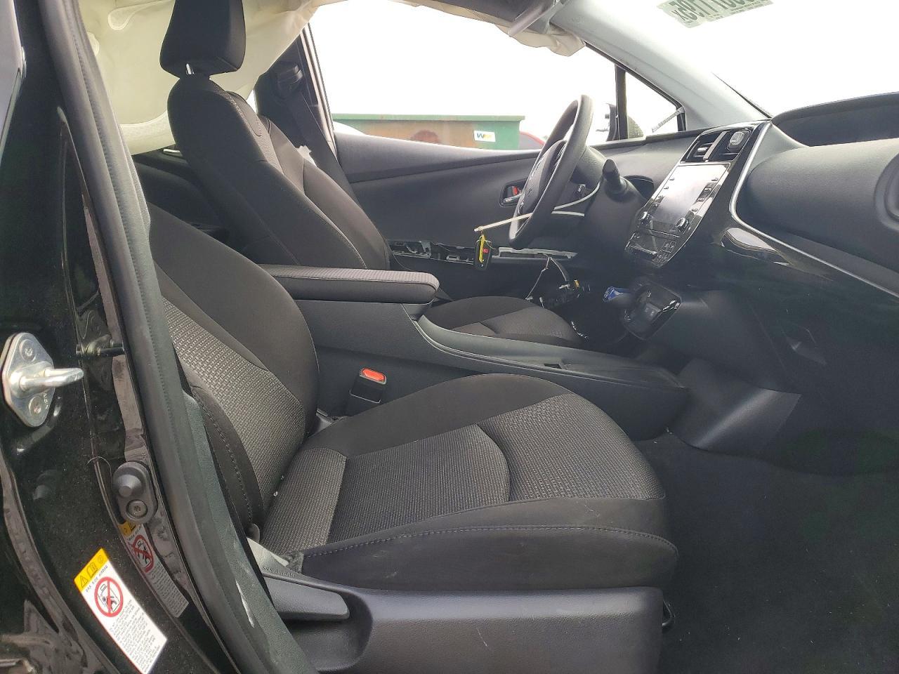 2022 Toyota Prius Le - Image 7