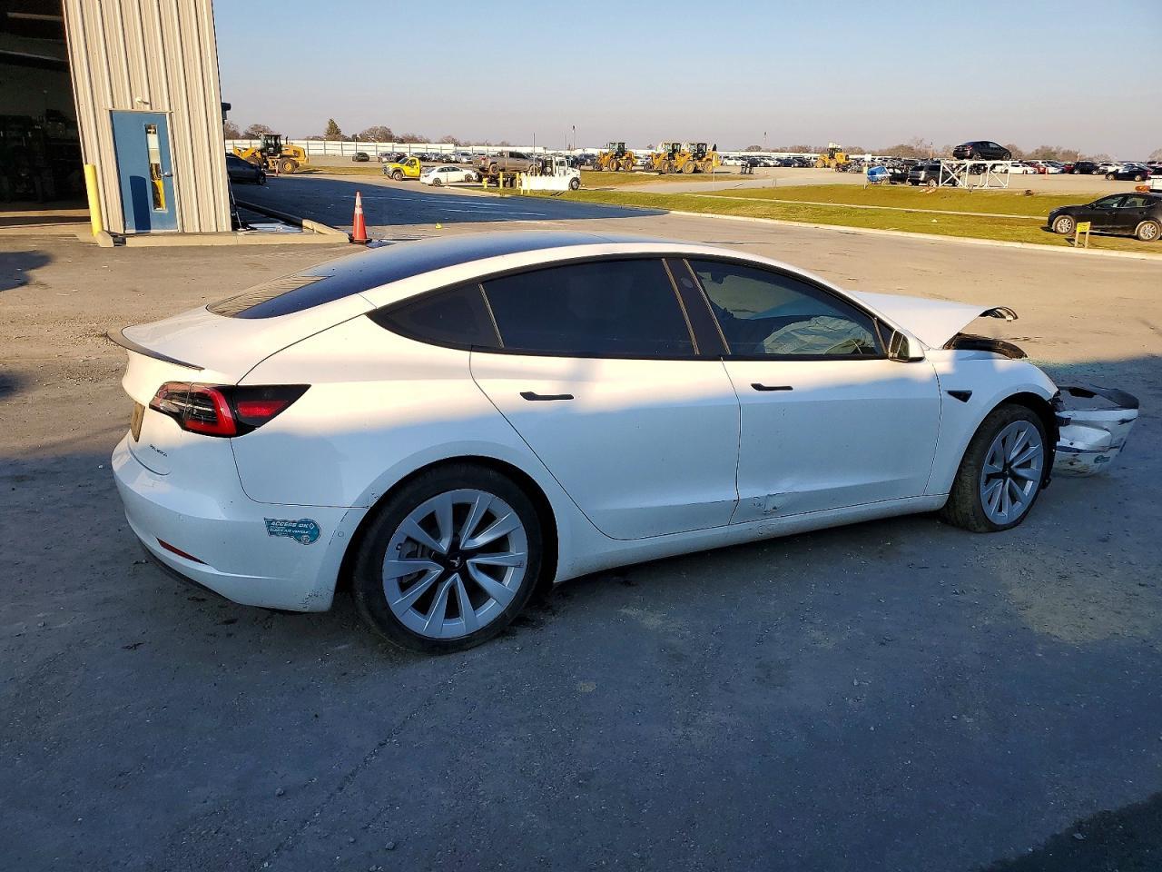 2022 Tesla Model 3 - Фото 3