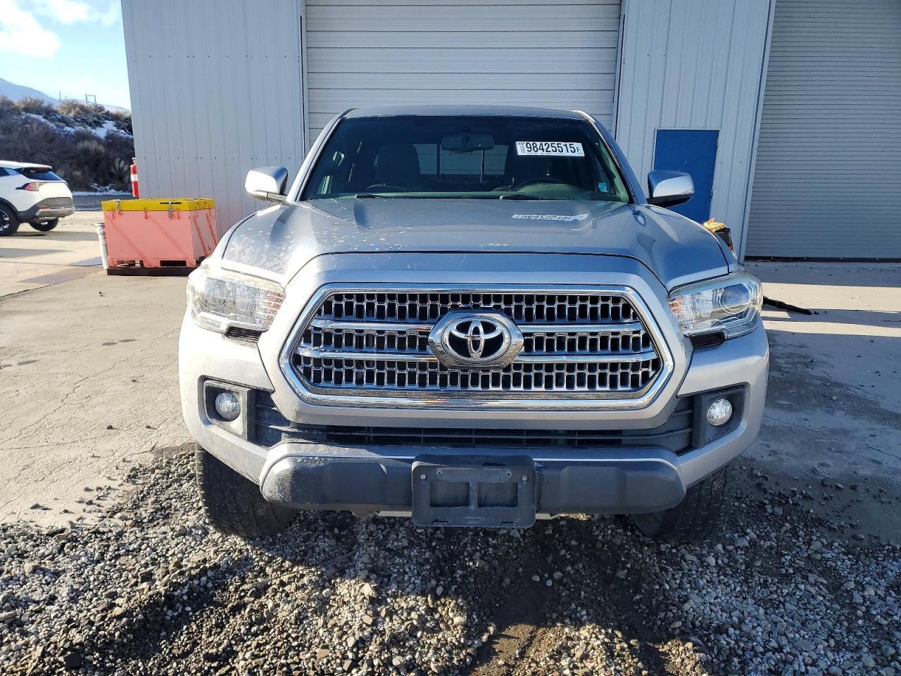 2017 Toyota Tacoma Double Cab - Image 5