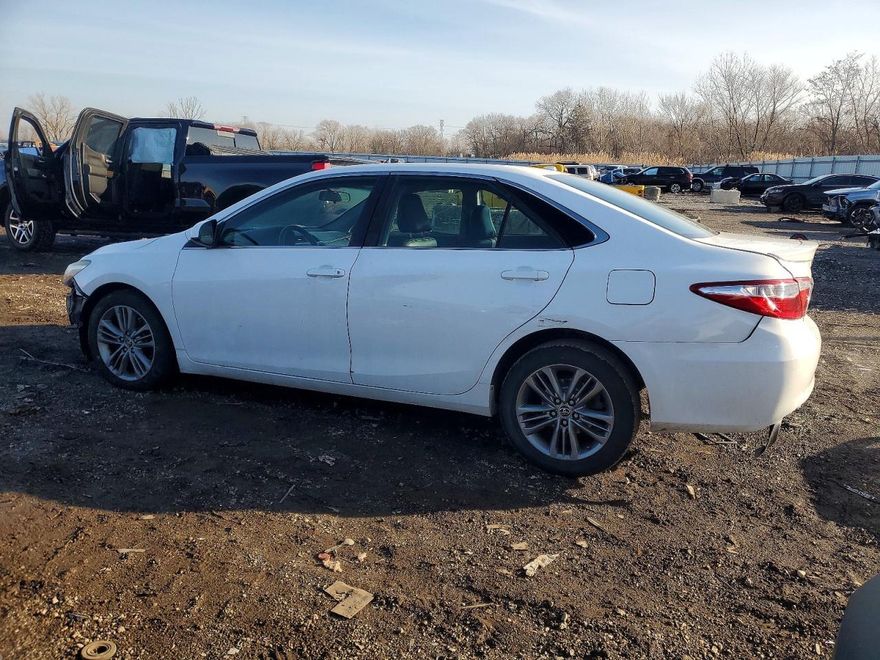 2015 Toyota Camry Le - Image 2