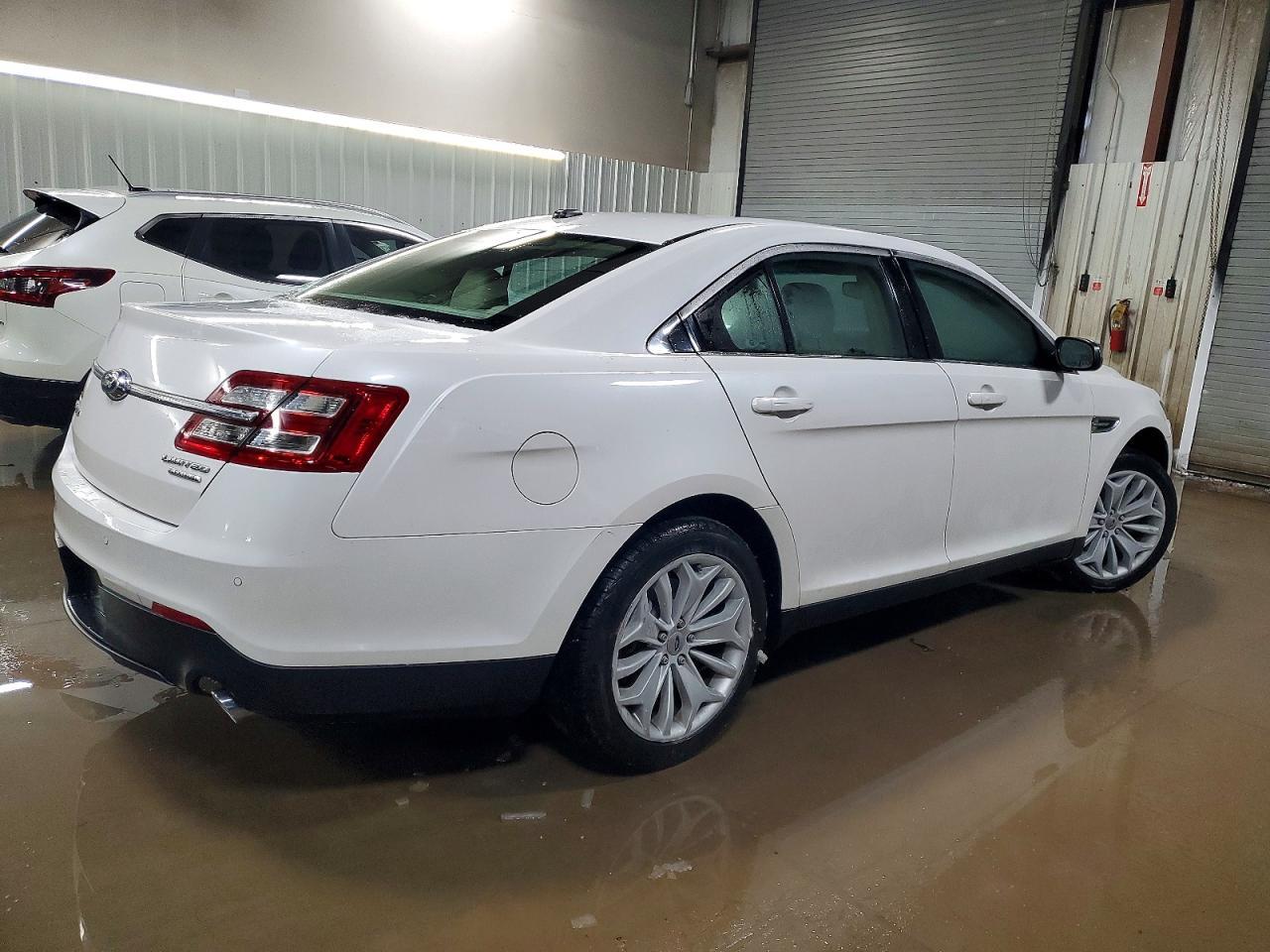 2013 Ford Taurus Limited - Image 3