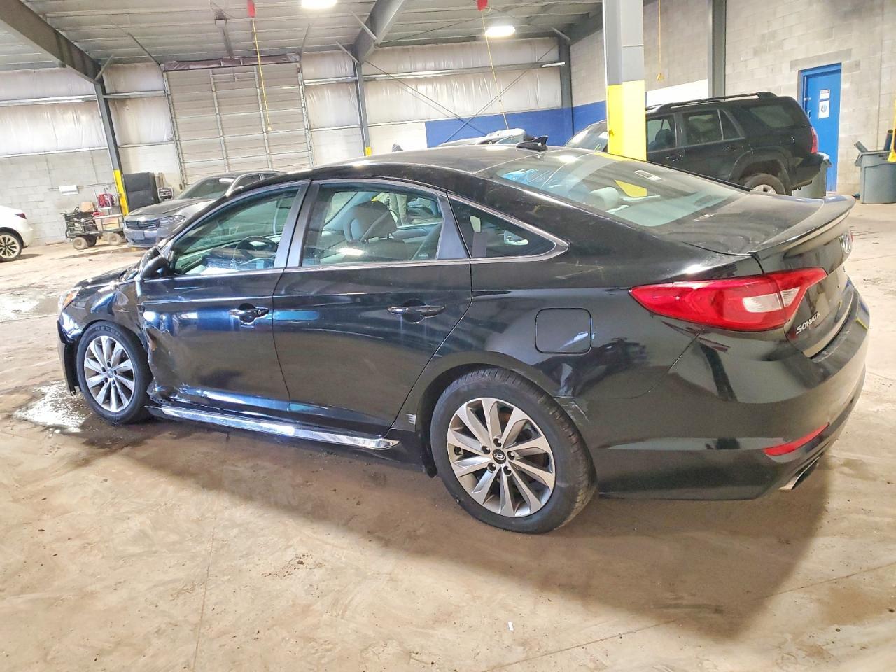 2017 Hyundai Sonata Sport - Фото 2
