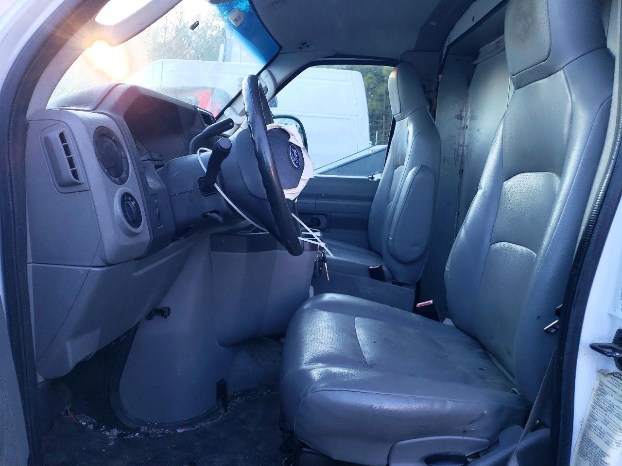 2016 Ford E350 Box Truck - Фото 7