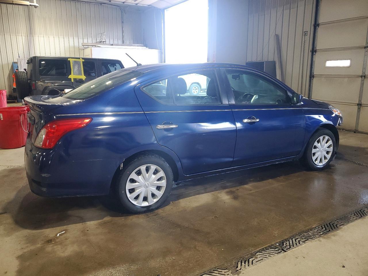 2019 Nissan Versa S - Фото 3