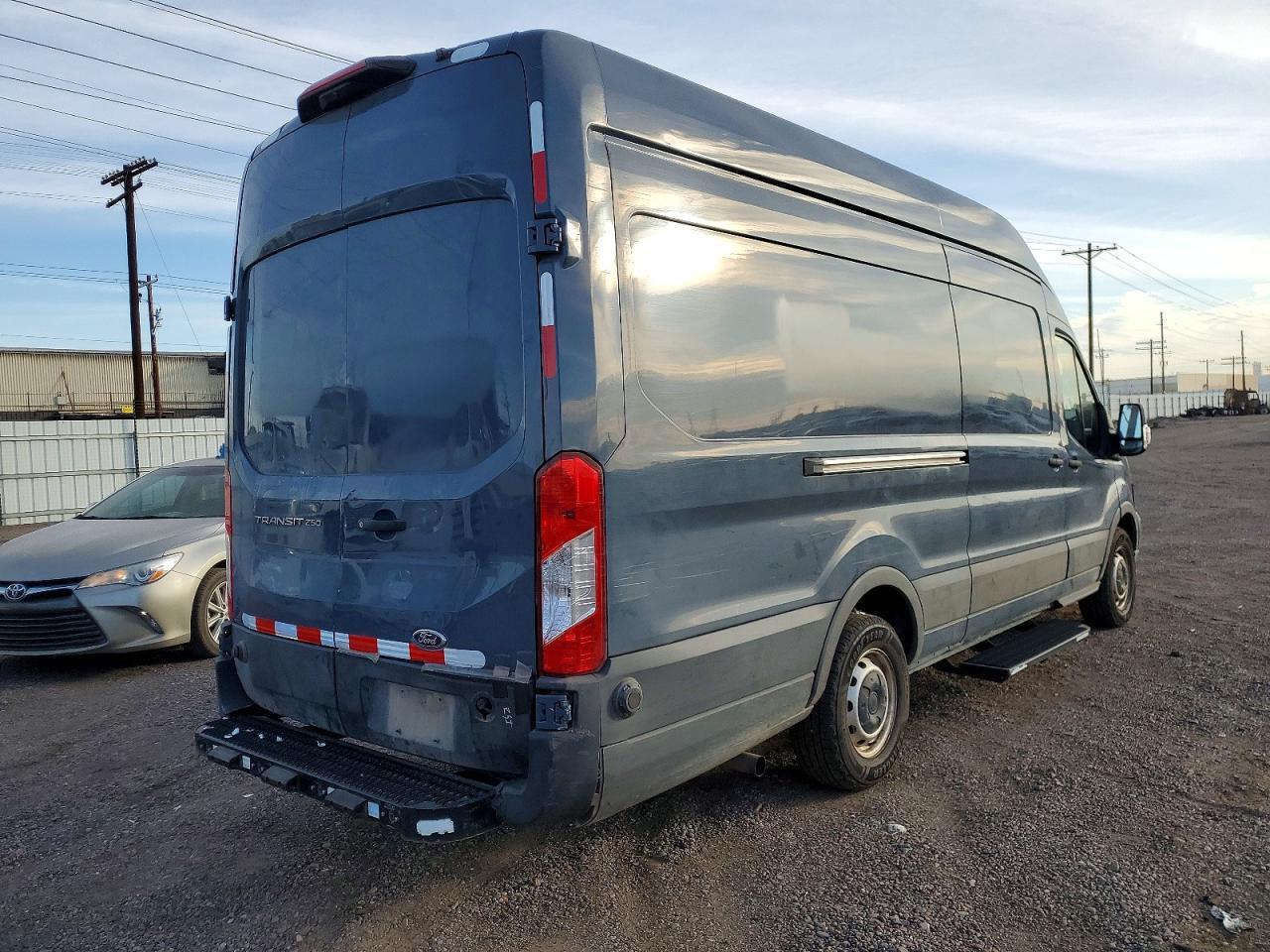 2020 Ford Transit T-250 Cargo ** R & D * Cln Title * Pri Fleet ** - Image 3
