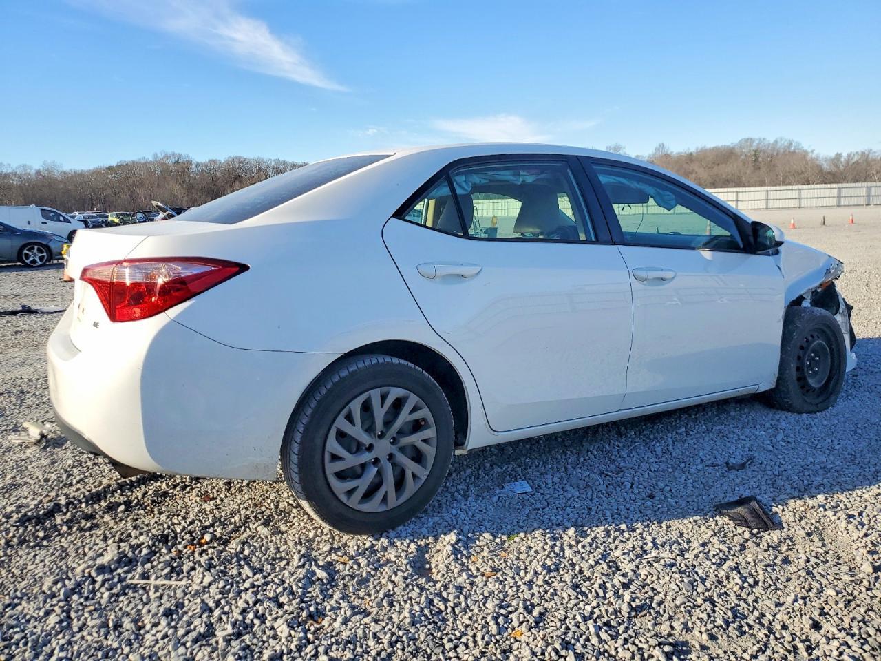 2017 Toyota Corolla L - Фото 3