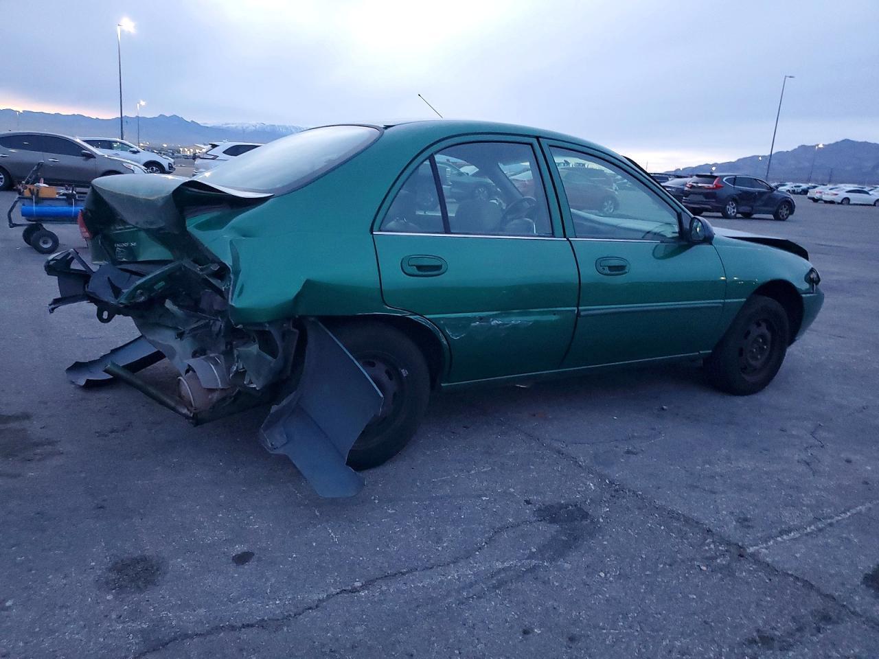 2002 Ford Escort - Фото 3