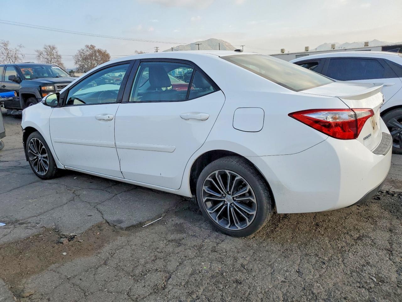 2016 Toyota Corolla S Plus - Фото 2