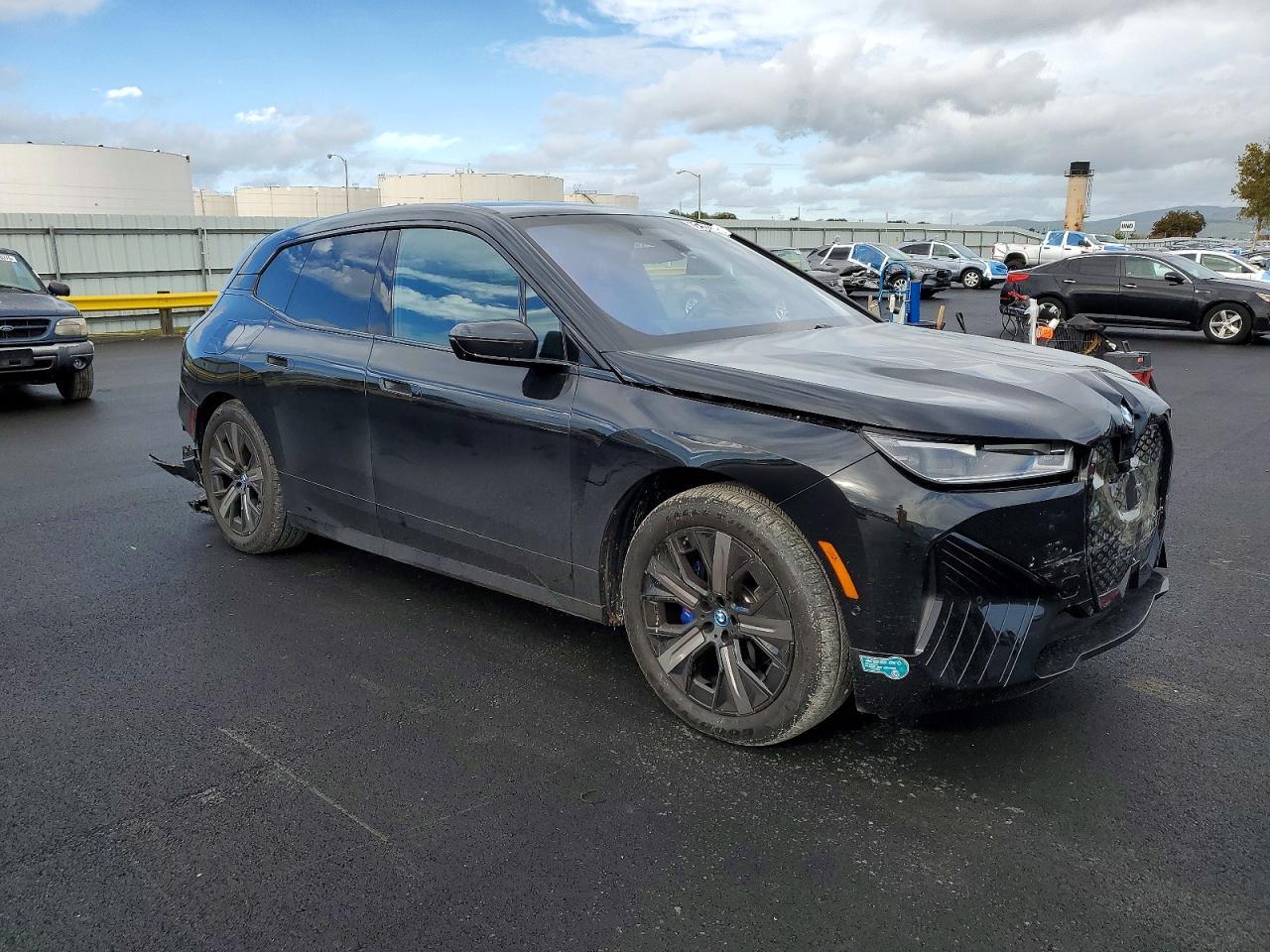 2025 BMW Ix M60 - Фото 4