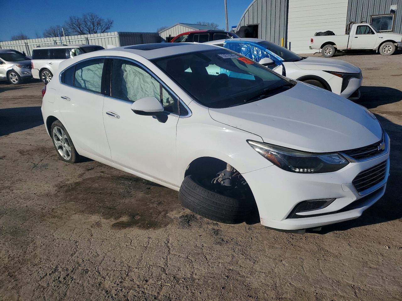 2017 Chevrolet Cruze Premier - Image 4
