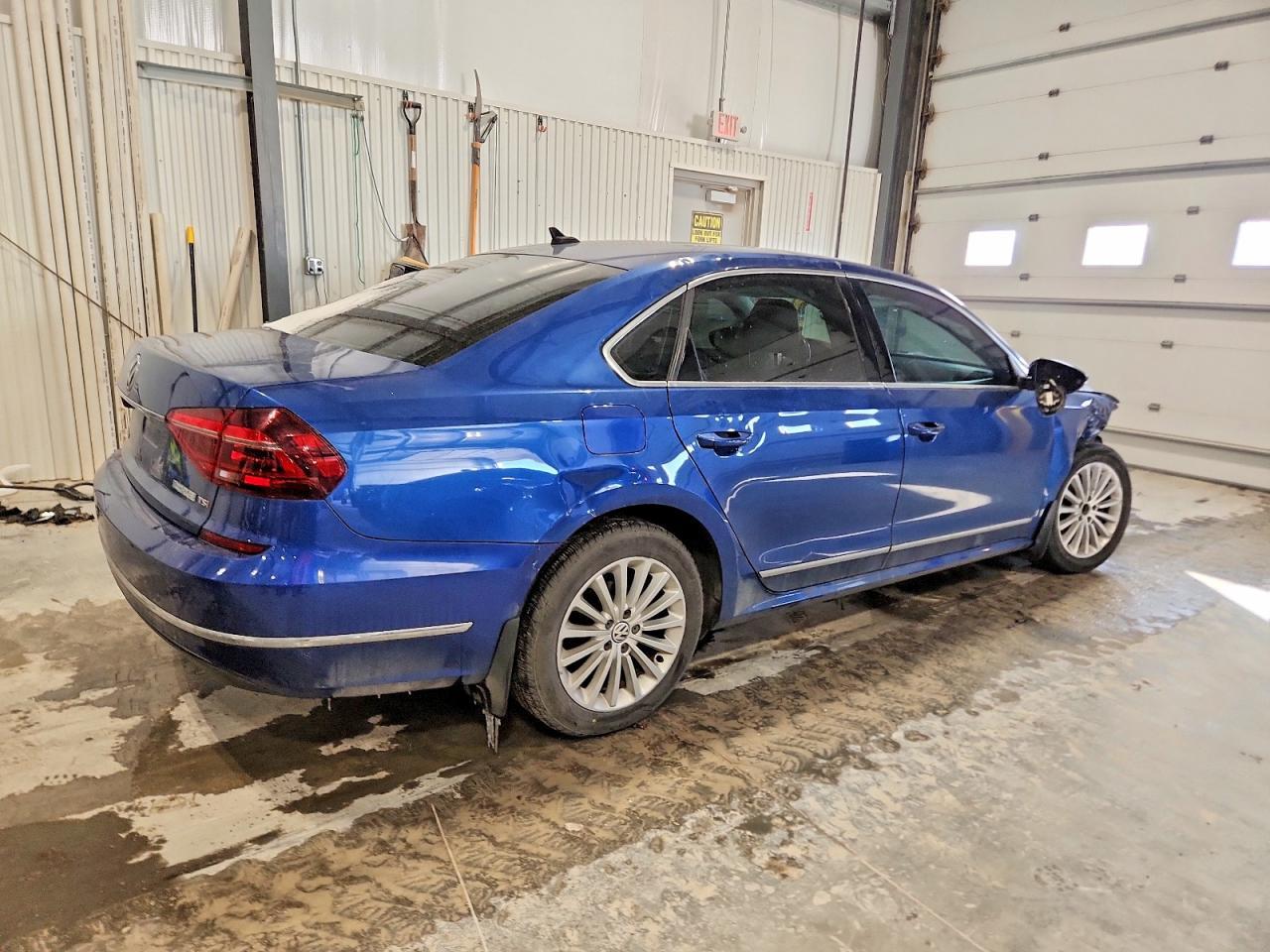 2017 Volkswagen Passat Se - Фото 3