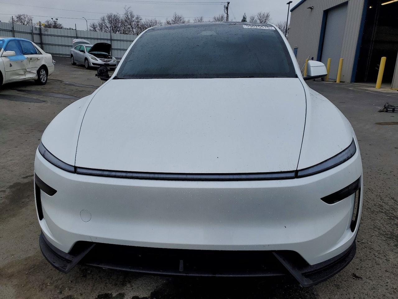 2026 Tesla Model Y - Фото 5