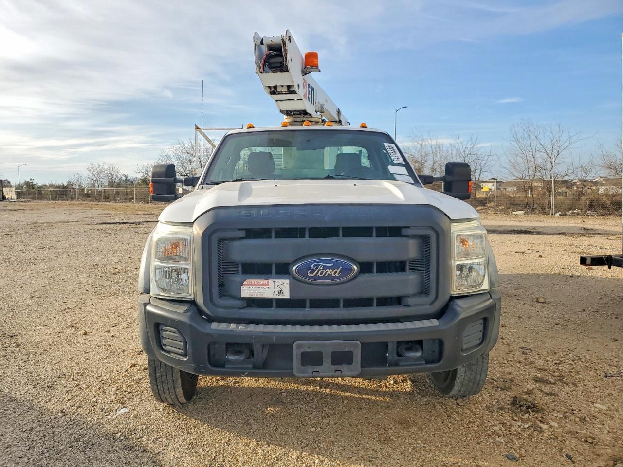 2015 Ford F450 Super Duty Bucket Truck - Image 5