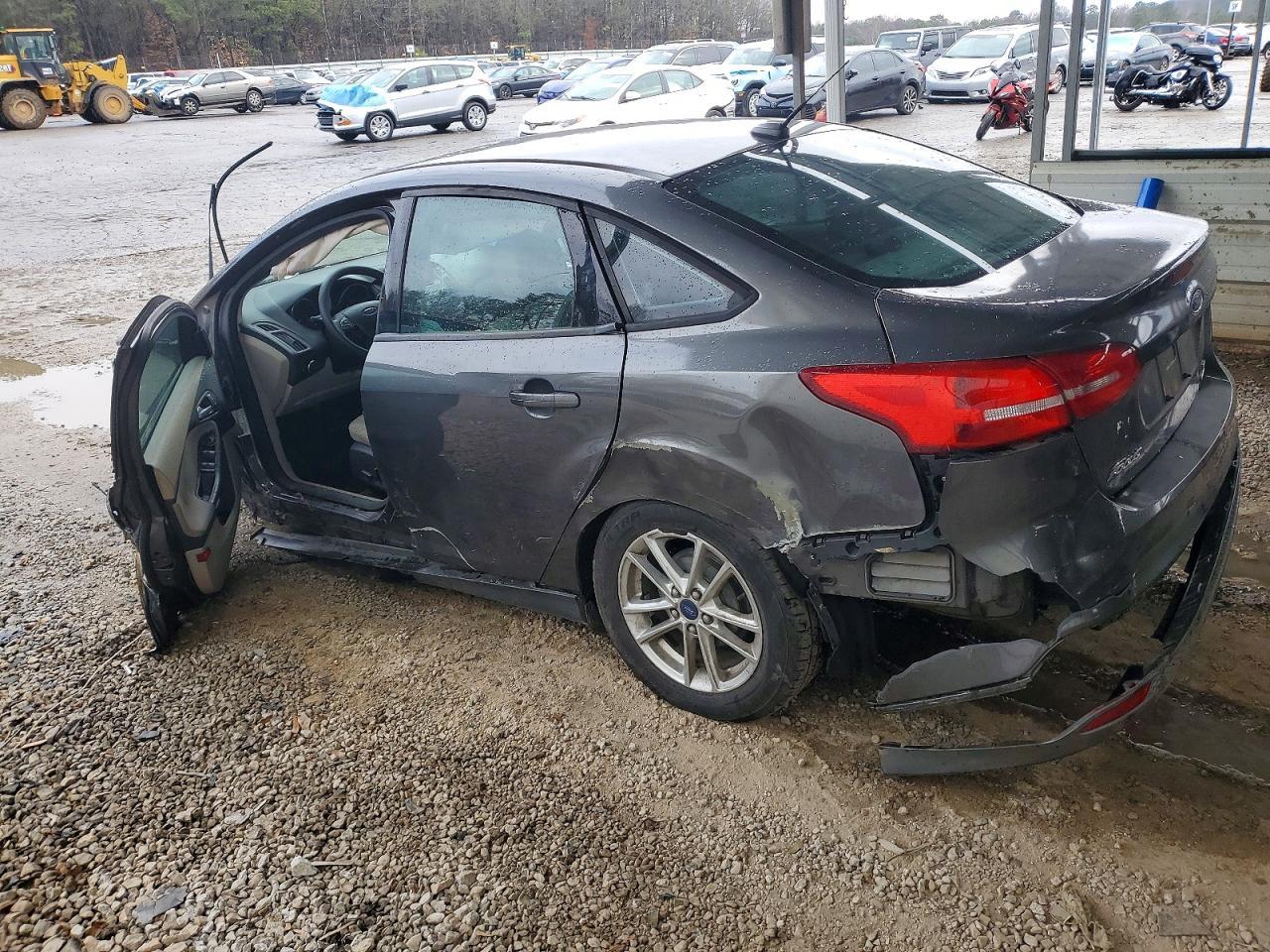 2016 Ford Focus Se - Фото 2