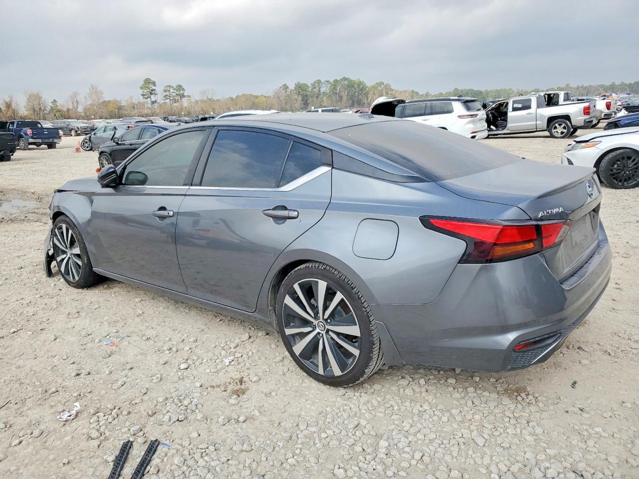 2019 Nissan Altima Sr - Фото 2