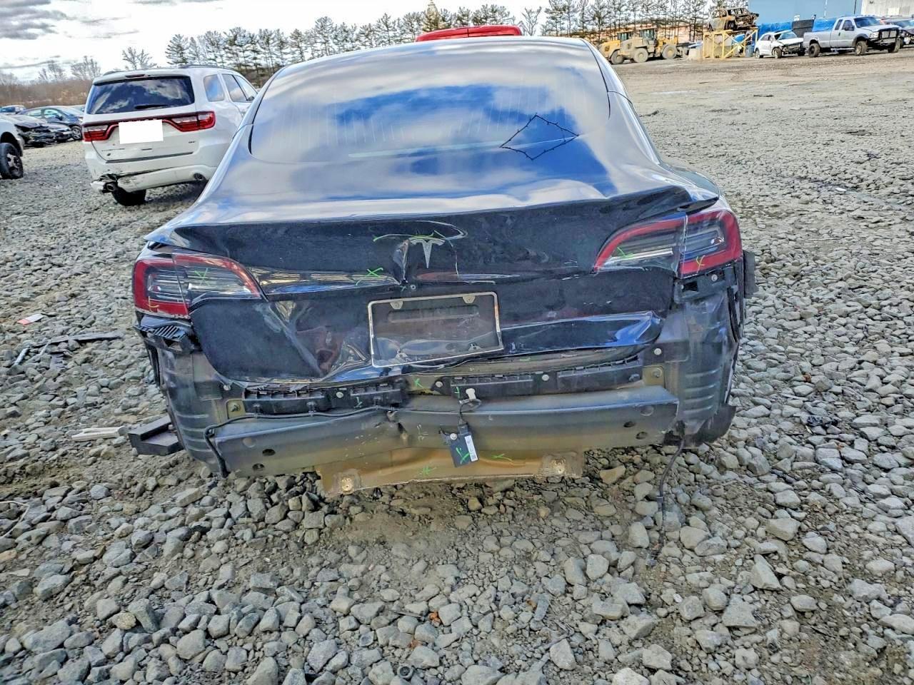 2018 Tesla Model 3 - Фото 6