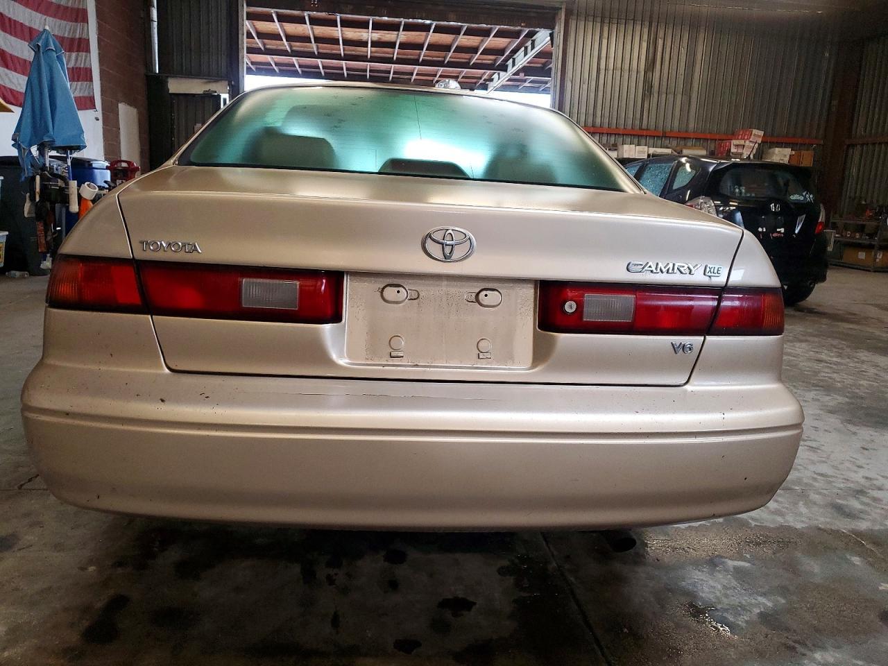 1998 Toyota Camry Le - Image 6