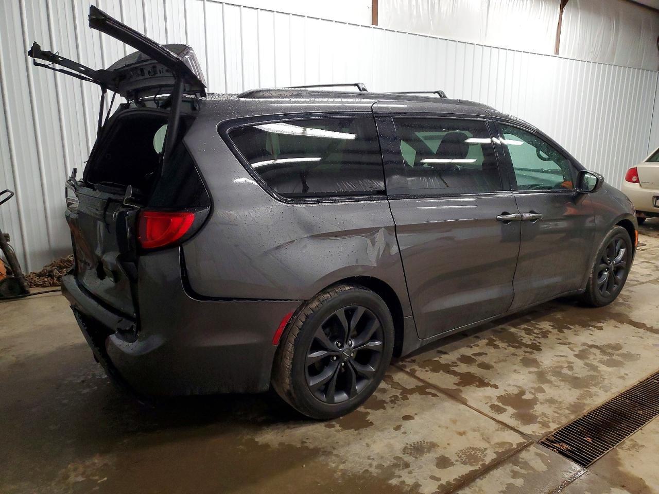 2020 Chrysler Pacifica Touring L - Фото 3