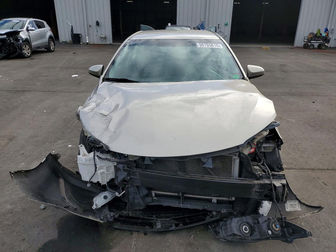 2016 Toyota Camry Le - Image 5