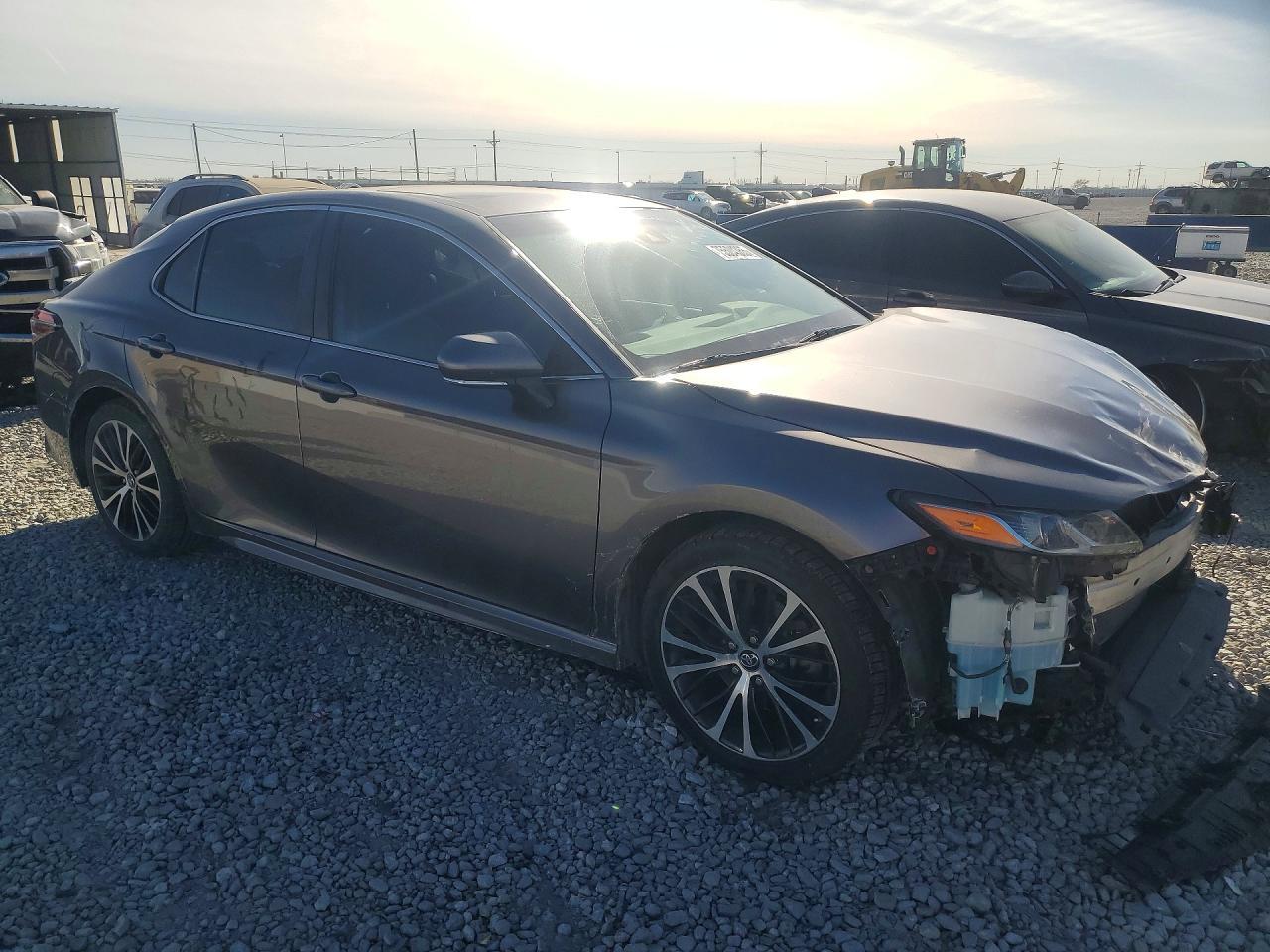 2018 Toyota Camry L - Image 4