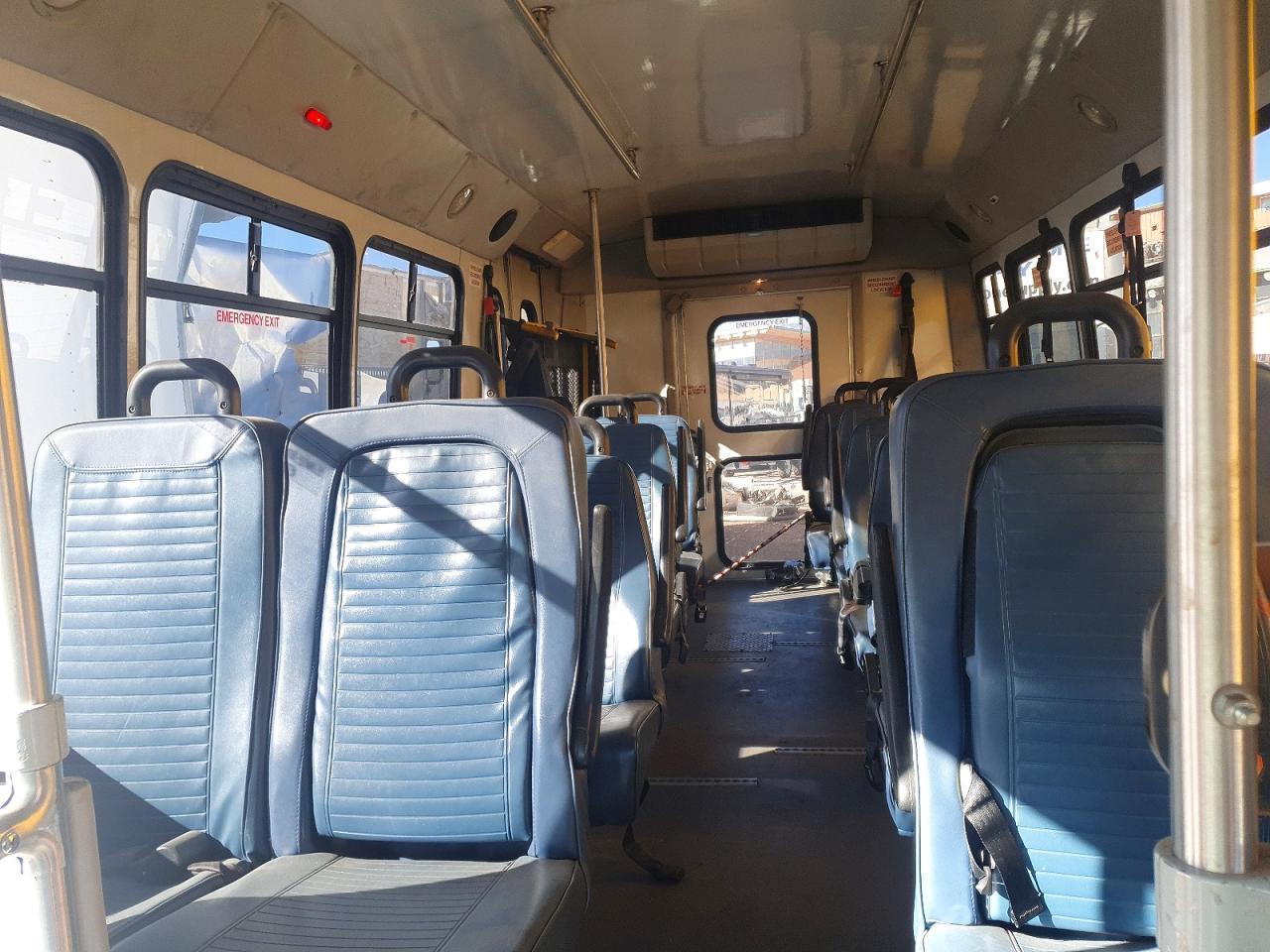 2007 Ford E450 Shuttle Bus - Фото 6