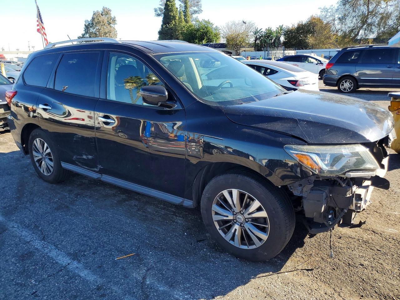 2018 Nissan Pathfinder S - Image 4