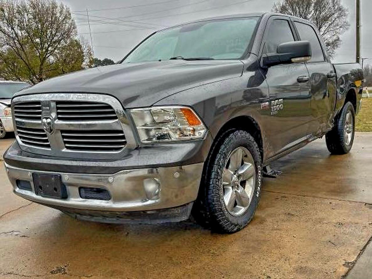2019 Ram 1500 Classic Slt - Image 2