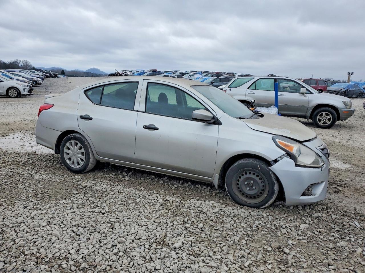 2017 Nissan Versa S - Фото 4
