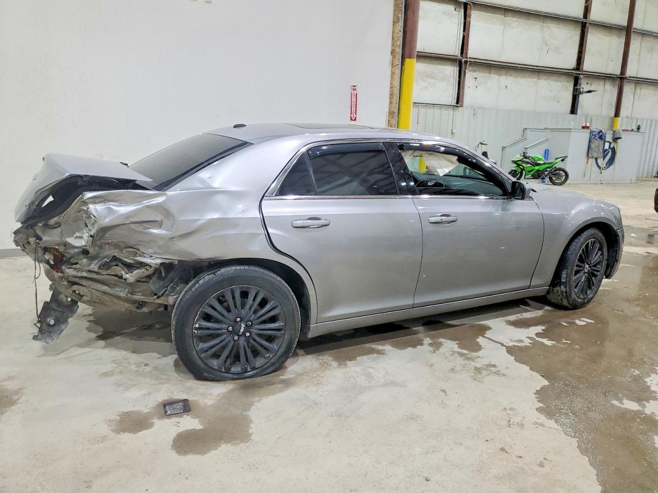 2014 Chrysler 300 - Image 3