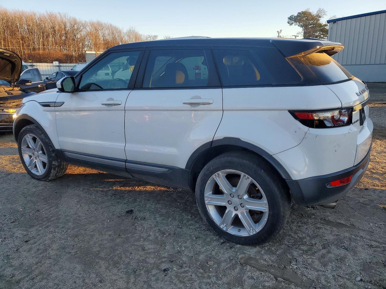 2015 Land Rover Range Rover Evoque Pure Plus - Image 2