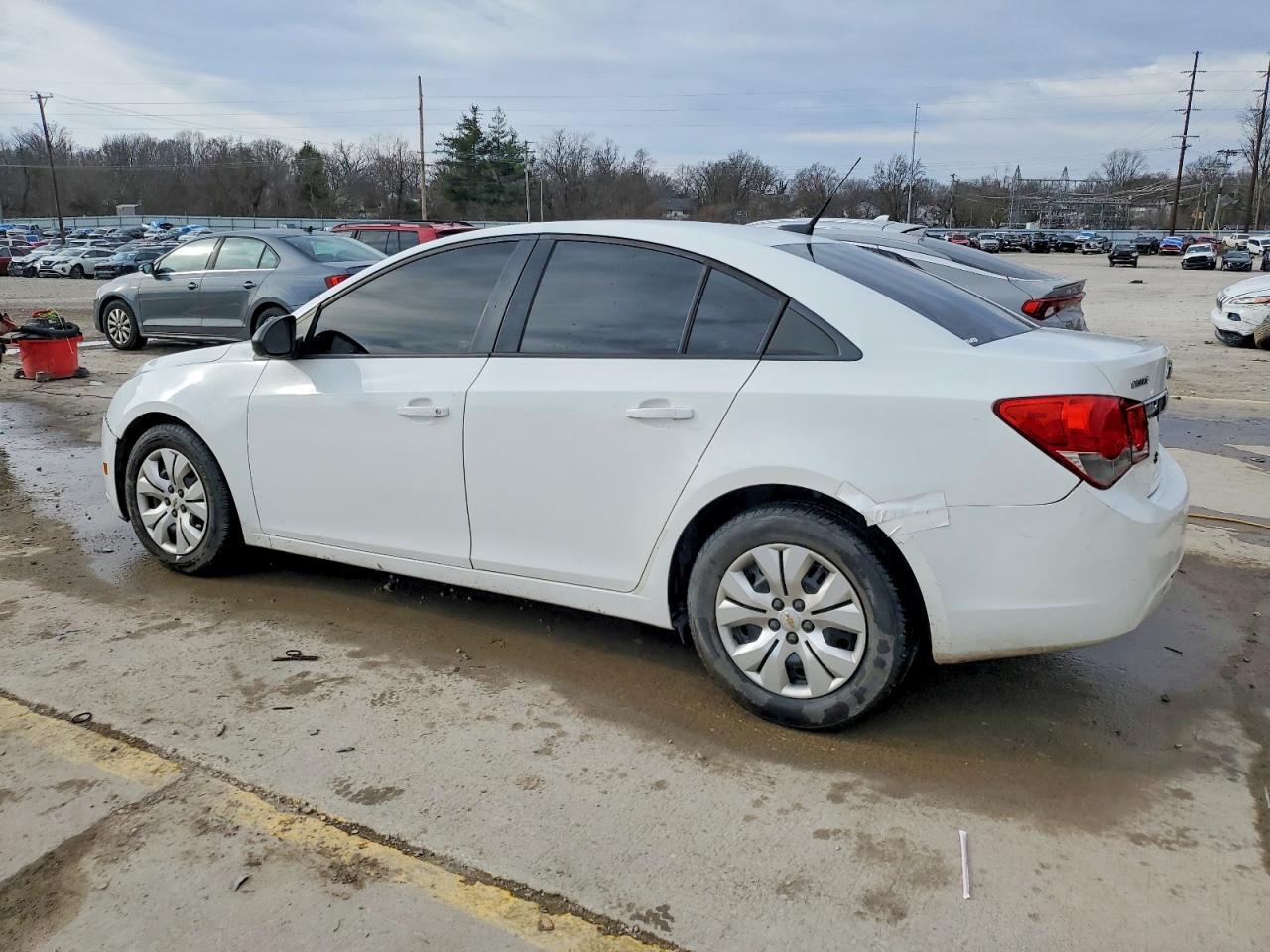 2014 Chevrolet Cruze Ls - Image 2