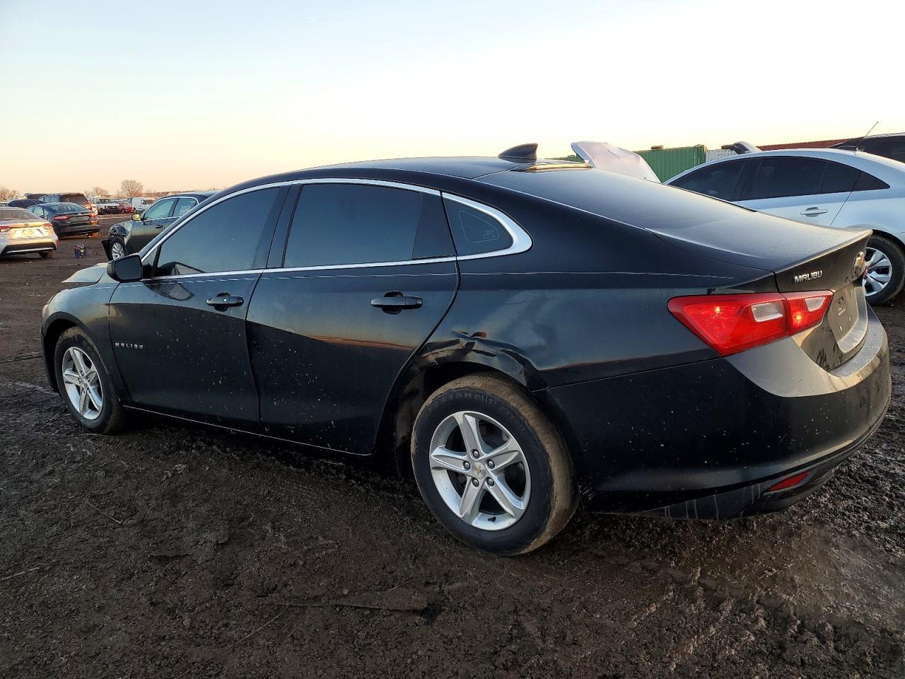 2022 Chevrolet Malibu Ls - Фото 2