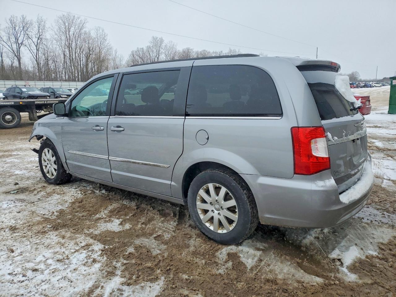 2014 Chrysler Town & Country Touring - Фото 2