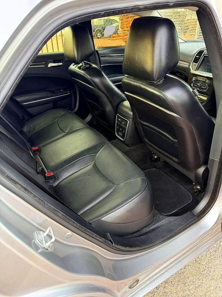 2016 Chrysler 300C - Image 6