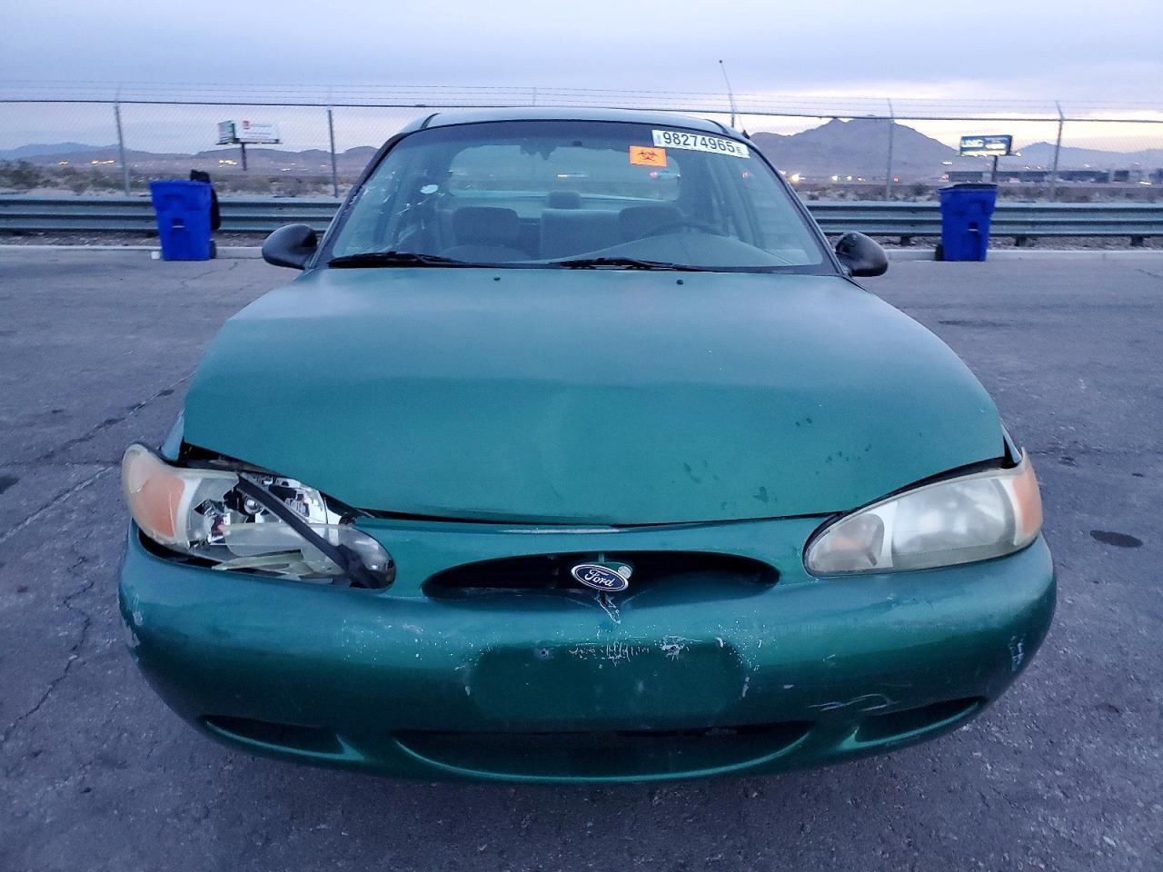 2002 Ford Escort - Фото 5