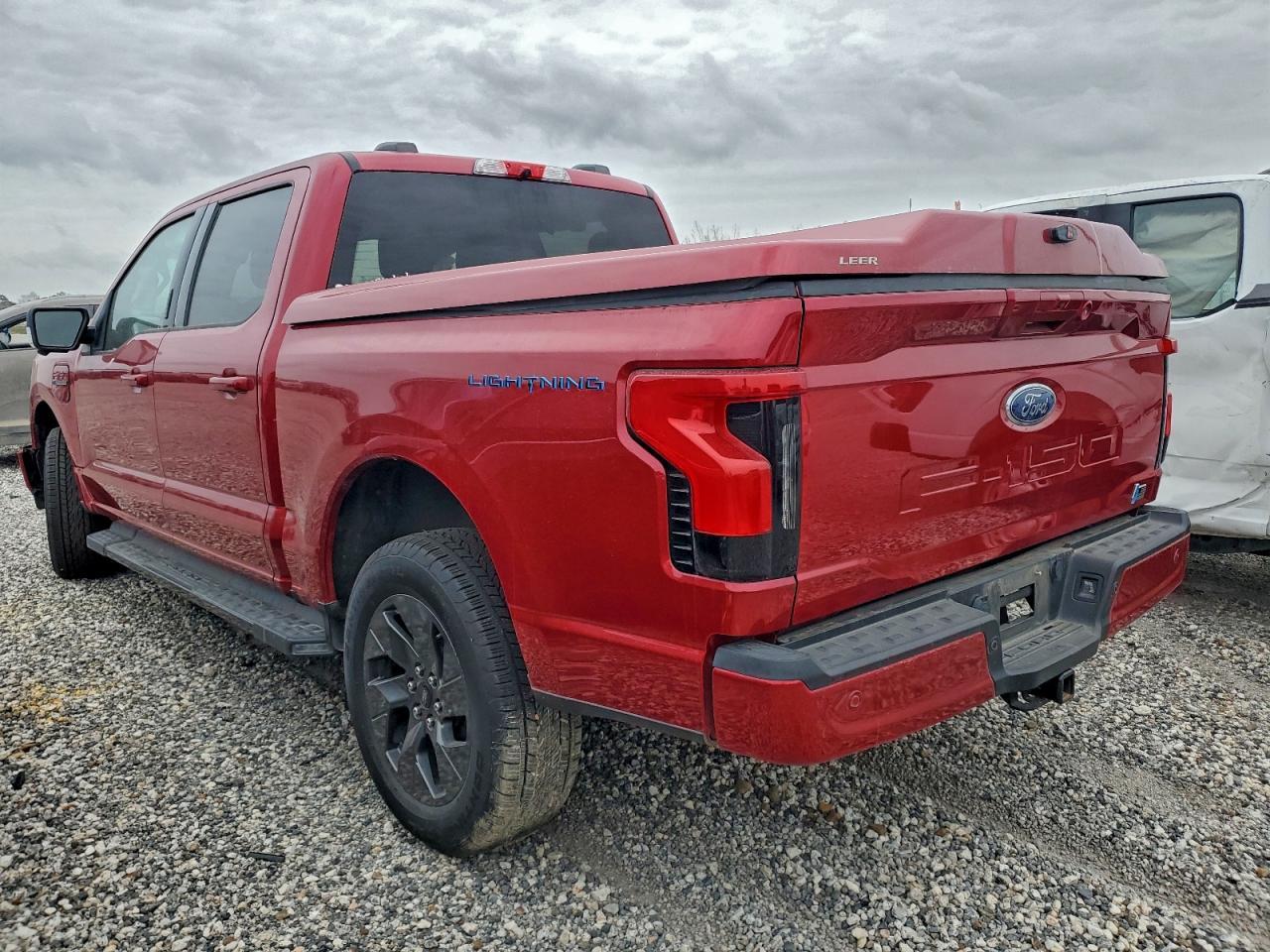 2022 Ford F150 Lightning Pro - Фото 2