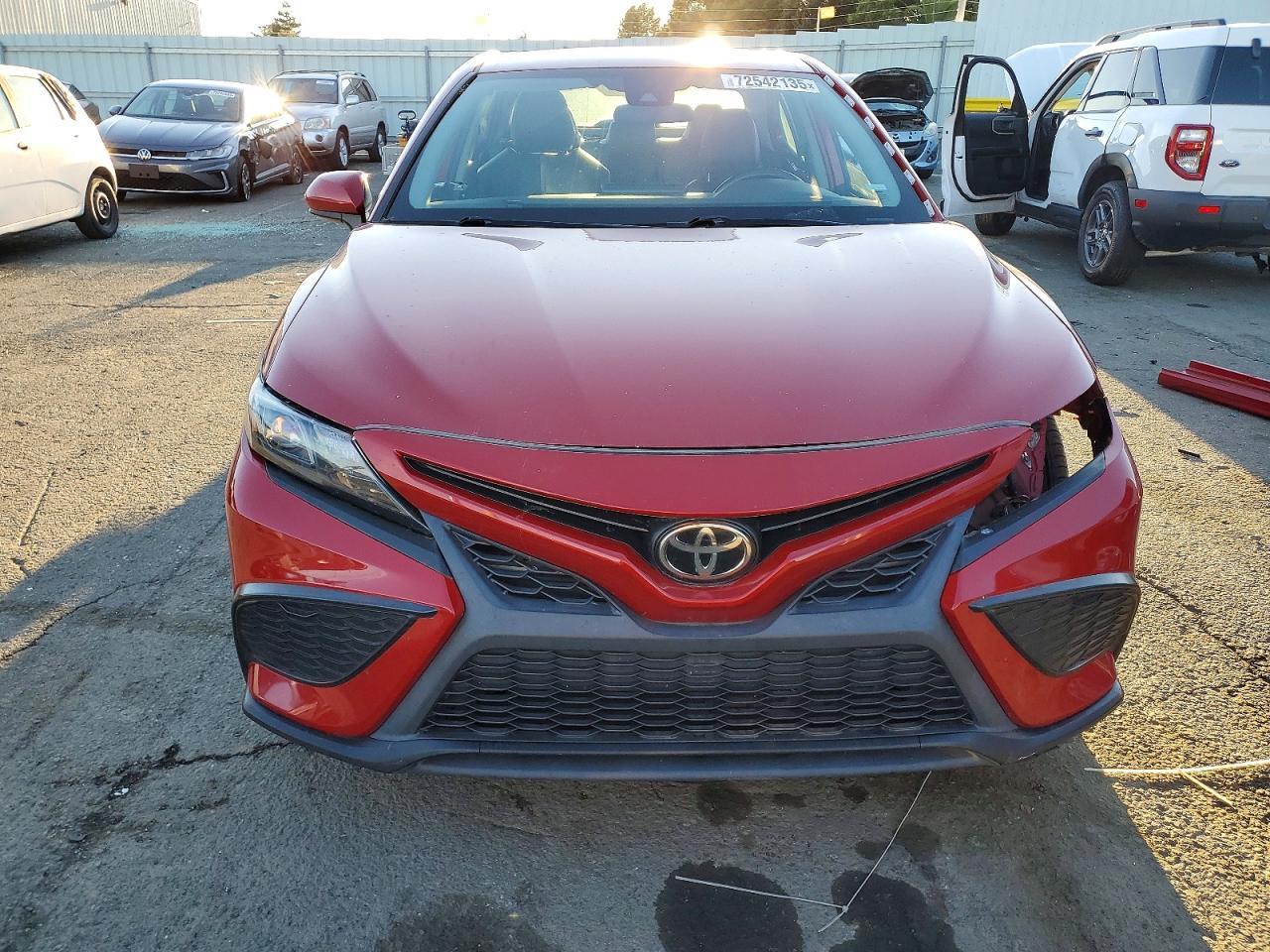 2021 Toyota Camry Se - Фото 5
